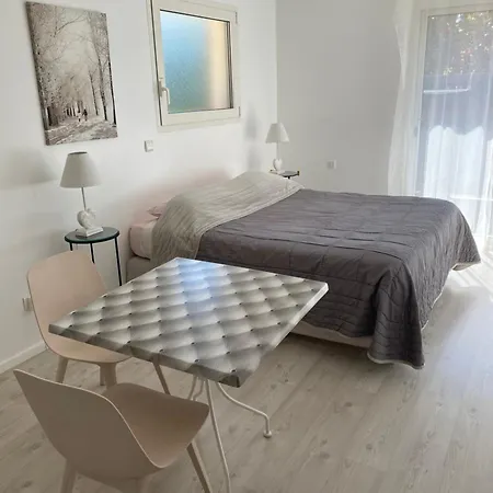 Studio Independant 3 Etoiles Dans Villa Au Bord Du Lac Annecy فيير دو لاك