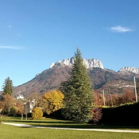 Independant 3 Etoiles Dans Au Bord Du Annecy Apartment